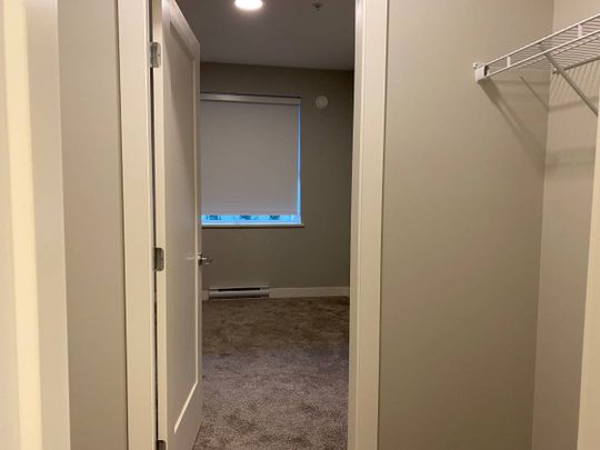 Central Park Village – Park Suites 1BD/1BA + Den - Photo 1