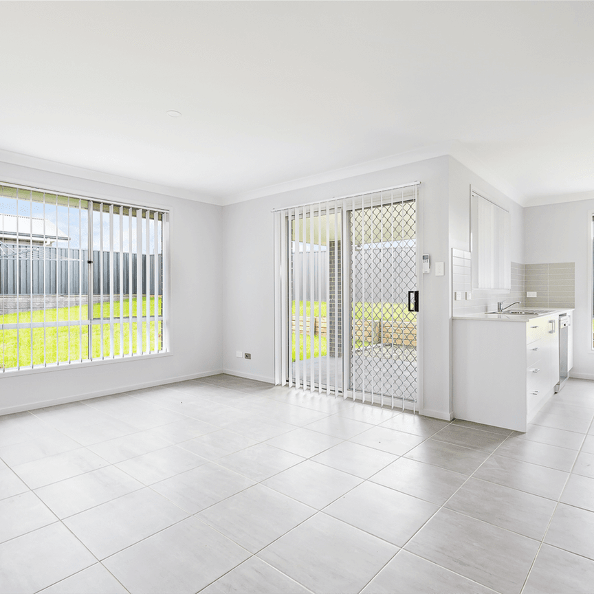 4 Bedroom family home- Duplex - Photo 1