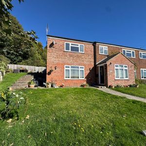 4 bedroom semi-detached house to rent - Photo 2
