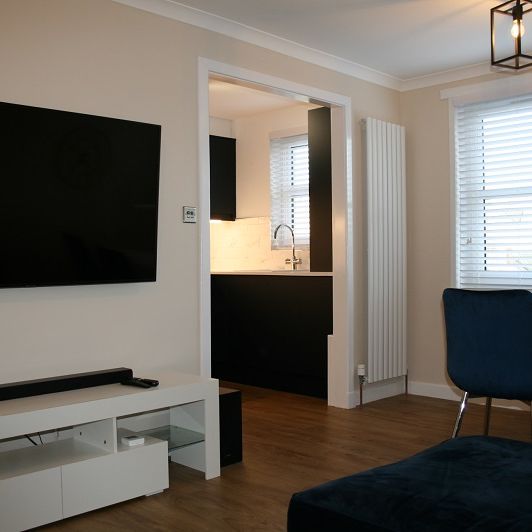 IMMACULATE 2 BEDROOM FLAT – BROCHTIE COURT, BROUGHTY FERRY - Photo 1