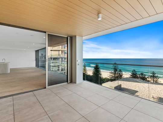 Luxury and comfort in the heart of Burleigh Heads - Photo 1