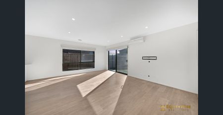 For Lease - Park Facing, Premium Location, Walk to Station, Shopping, Childcares & Schools - Photo 5