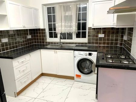 4 bedroom semi-detached house to rent - Photo 5