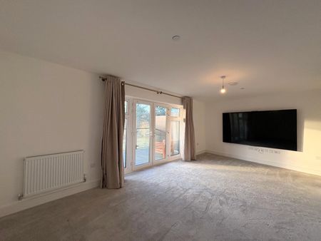 Waterfront Crescent, Mytchett, Camberley, Surrey, GU16 - Photo 2