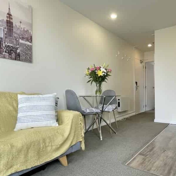 Bright One Bedroom - Photo 1