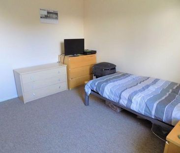 4 bedroom terraced house to rent - Photo 3