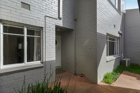 2/2B Trafalgar Road, Camberwell - Photo 3