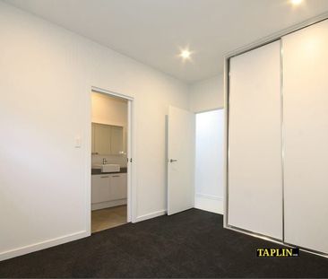 8B Howard Street, Dover Gardens - Photo 1