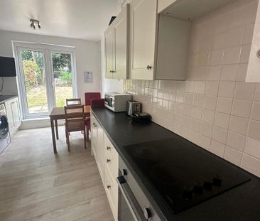 1 bedroom in a house share to rent - Photo 3