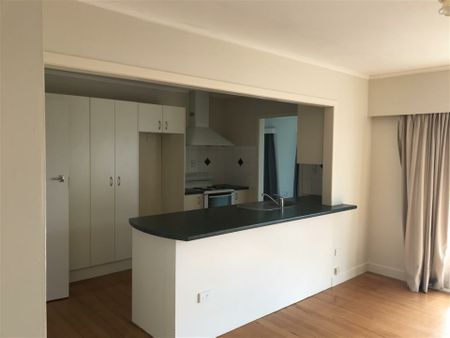 Convenient location - Photo 3