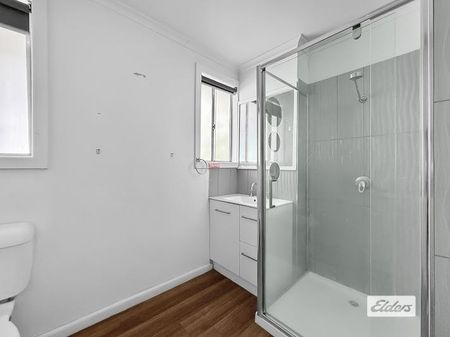 Neat home with separate studio - Photo 5