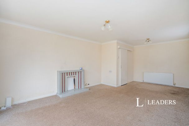 2 bedroom bungalow to rent Beaufort Road, Hampshire, Havant, PO9 - Photo 1