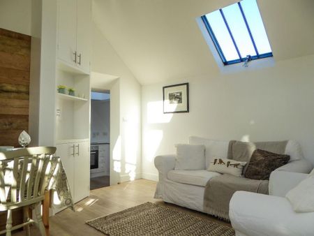 1 bedroom character property to rent - Photo 2