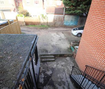 2 bedroom maisonette to rent - Photo 5