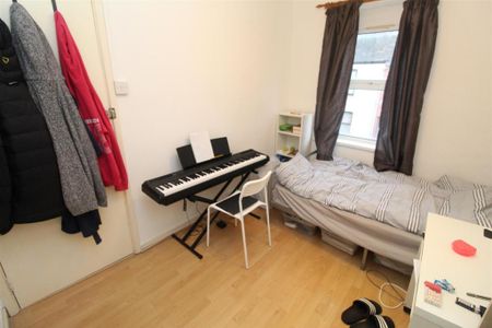 4 bedroom house to rent - Photo 2