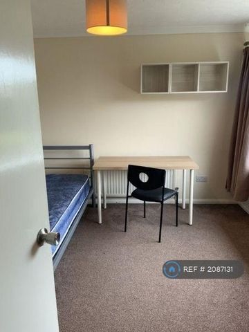 4 bedroom terraced house to rent - Photo 3