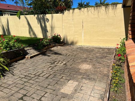 Two Bedroom Duplex Unit - Perfect Location - Photo 4