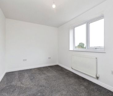 3 bedroom end of terrace house to rent - Photo 2