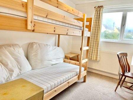 3 bedroom Three Bedroom Home to rent - Photo 5