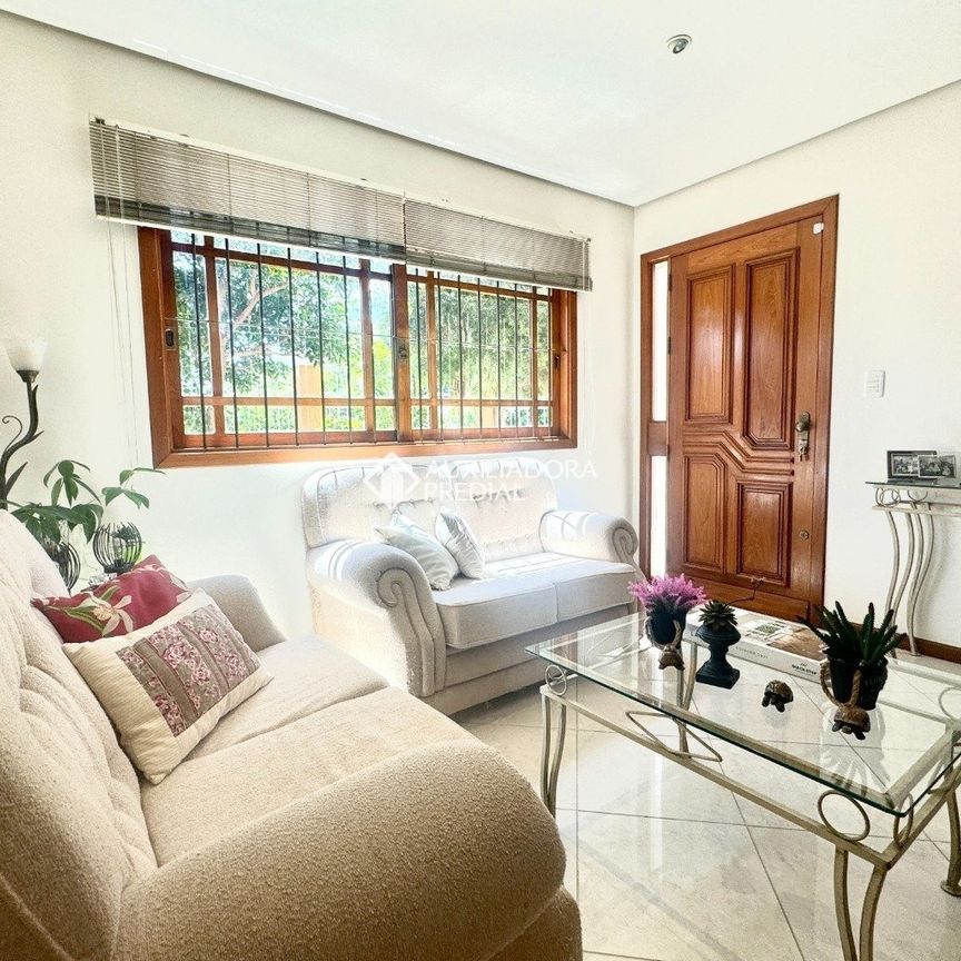 Casa com 5 quartos e 319m² para alugar em Marechal Rondon, Canoas. - Photo 1