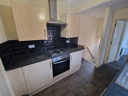 3 bedroom flat to rent - Photo 5