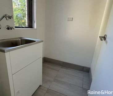 Freshly Painted With New Carpet Two Bedroom Apartment - Photo 6