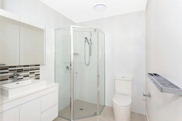 1 Bedroom Apartment Milton Precinct - Photo 1