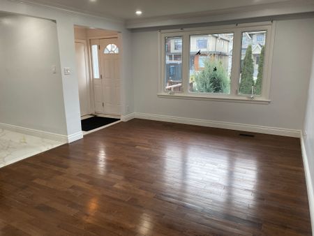 For Lease - 1067 Edgeleigh Avenue Unit# Main, Mississauga, Ontario - Photo 5