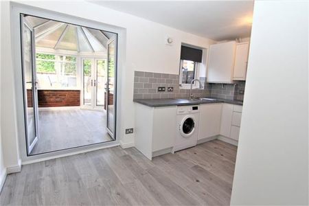 3 Bedroom Mews House For Rent in Marleyer Close, Manchester - Photo 3