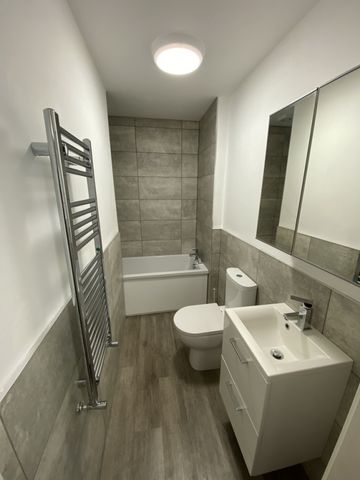 3 bed Apartment for Rent - Photo 4