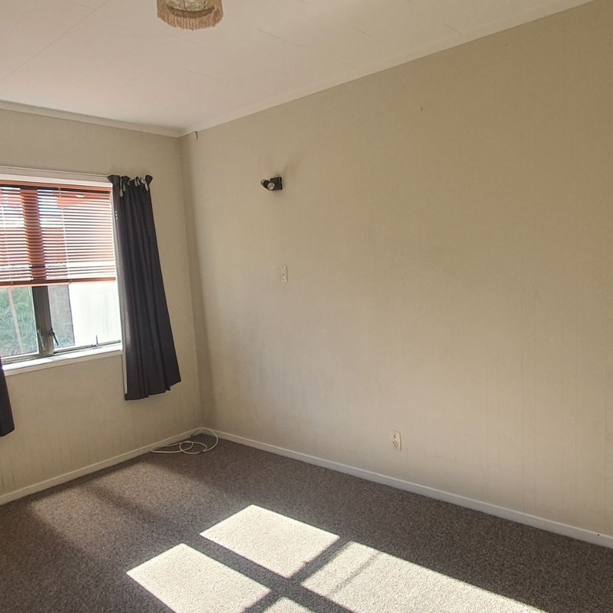 Spacious Three-Bedroom Home – Walking Distance to Town! Rotorua - Photo 1