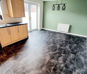 3 bedroom end of terrace house to rent - Photo 6