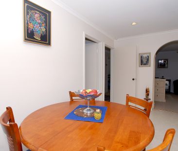 95 King Arthur Drive, Glen Waverley - Photo 3