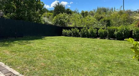 Three bedroom renovated home in The Bays - Photo 2