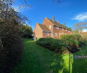 3 bedroom semi-detached house to rent - Photo 3