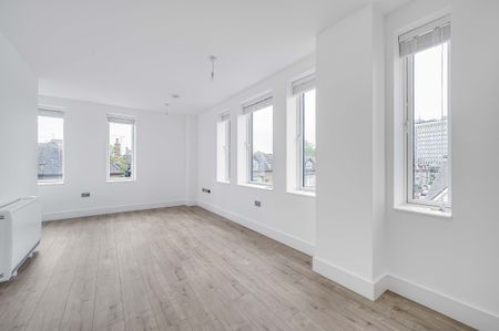 River Front, Enfield, London, EN1 - Photo 5