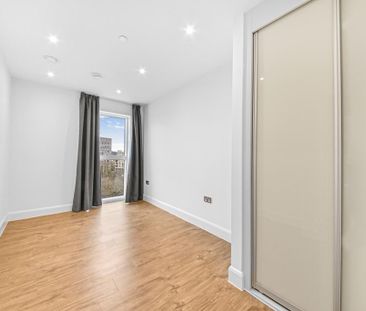 3 bedroom flat to rent - Photo 4