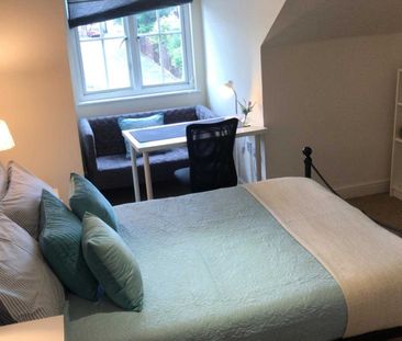 COUPLES WANTED! Room 3: 12 Pickering, Guildford, GU2 8AH - Photo 6