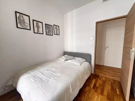 Location Appartement 4 pièces 84m² NICE 06000 - Photo 3