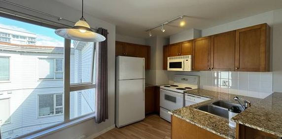 2bd + 1 Bath Top Floor Unit 3089 Oak Street - Photo 2