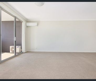 Two Bedroom Apartment Top Floor Available 23rd Of February - Photo 1