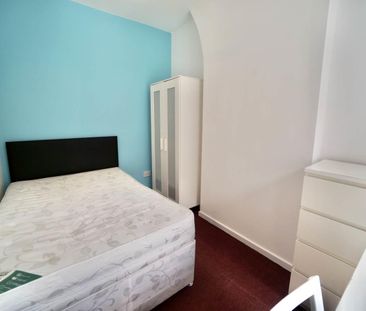 87 Caernarfon Road - Photo 4