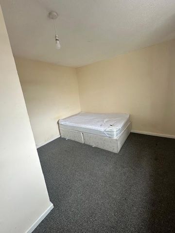6 bedroom house of multiple occupation to rent - Photo 2