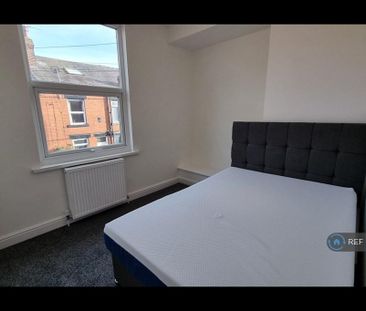 4 bedroom terraced house to rent - Photo 4