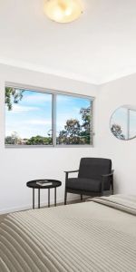 AIR- CONDITIONED MODERN STUDIO APARTMENT WITH PARK VIEWS - Photo 3