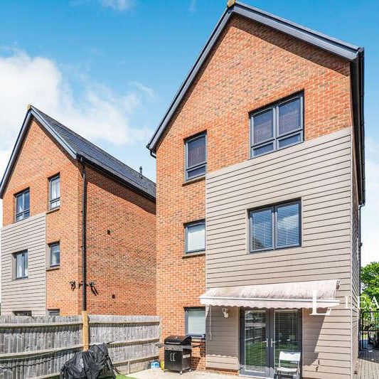 Jelley Way, GU22 - Photo 1