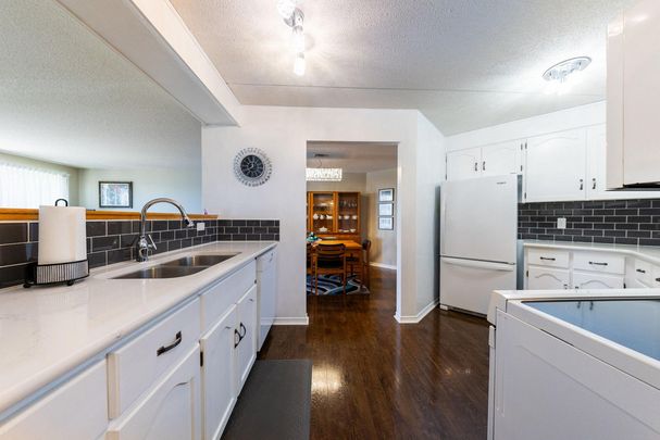 8 Christopher Court - Photo 1