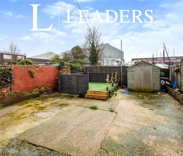 3 bedroom semi-detached house to rent - Photo 2