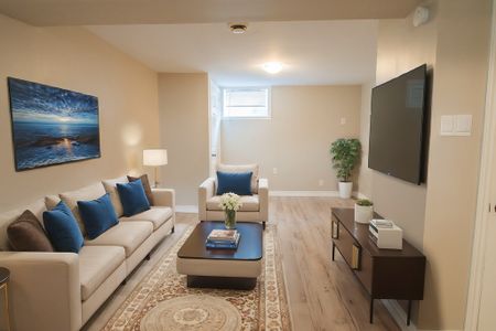 ** SPACIOUS ** 1 BEDROOM LOWER UNIT IN ST CATHARINES!! - Photo 4