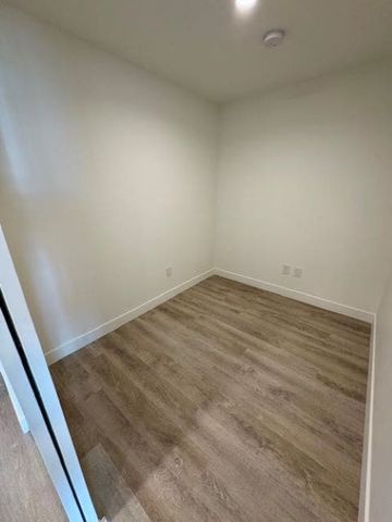 7th Floor – 1 Bedroom PLUS Large Den – NEW! - Photo 4